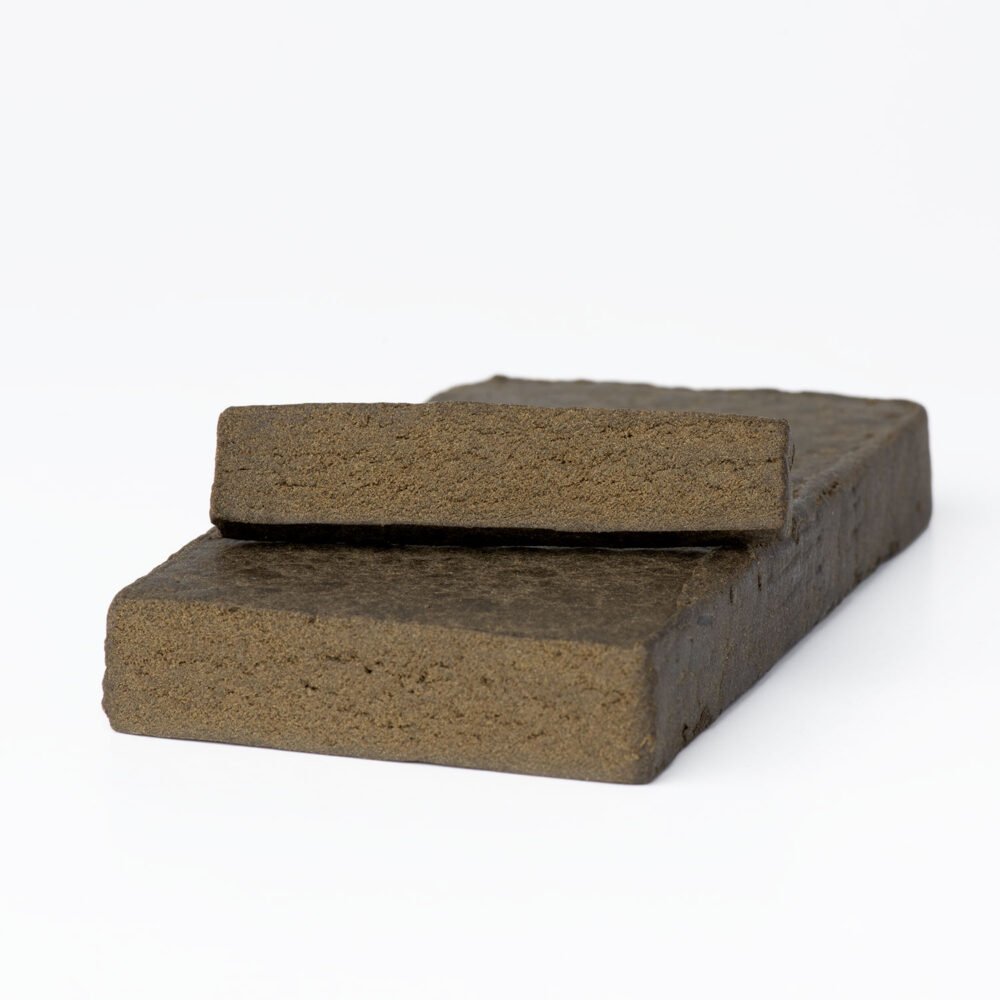 Billede af CBD Hash'en Royal Marok, en mørk ydre og lysebrun indre