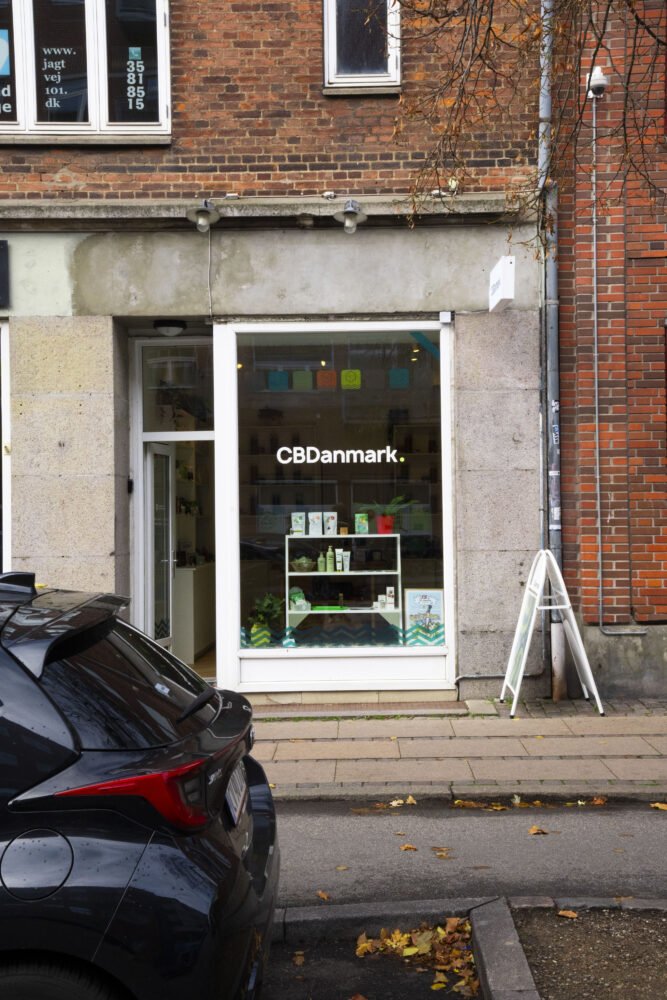 billedet viser butiksfacaden af Jagtvej CBDanmark