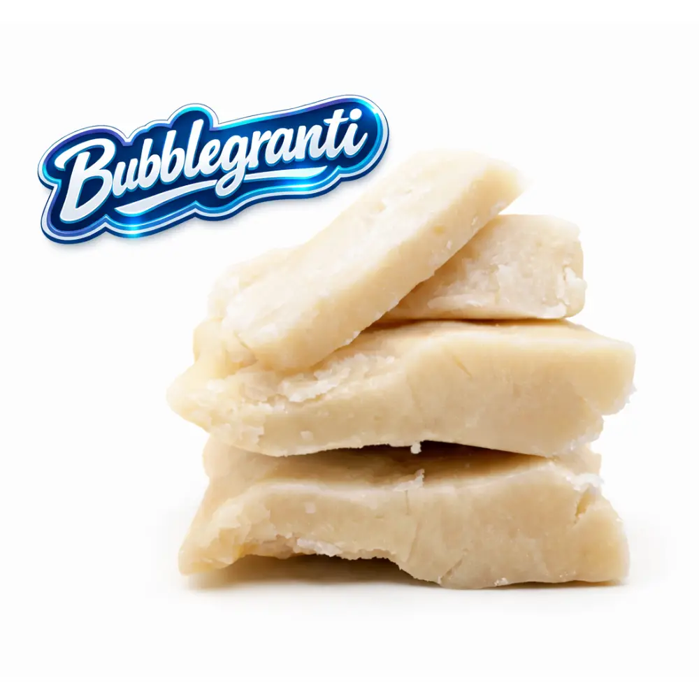 THCa Hash Piatella i lyse, bløde og cremede hashblokke med kompakt struktur, vist på lys baggrund med Bubblegranti-logo.