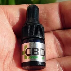Flaske CBD-olie med etiket – CBD novel food Danmark og reglerne i 2026