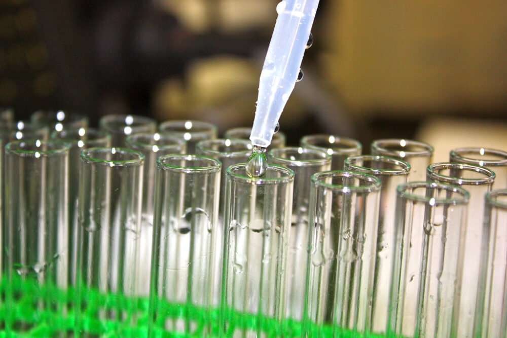 Laboratorieanalyse af prøve – analysecertifikat og THC-indhold i CBD-produkter