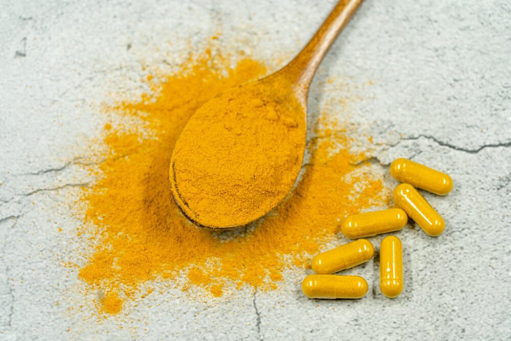 Shilajit i forskellige former: resin, kapsler og pulver